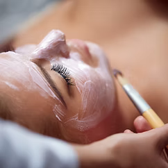 Relaxing facial treatment