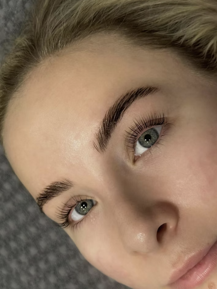 Brow lamination with a natural lash lift and tint